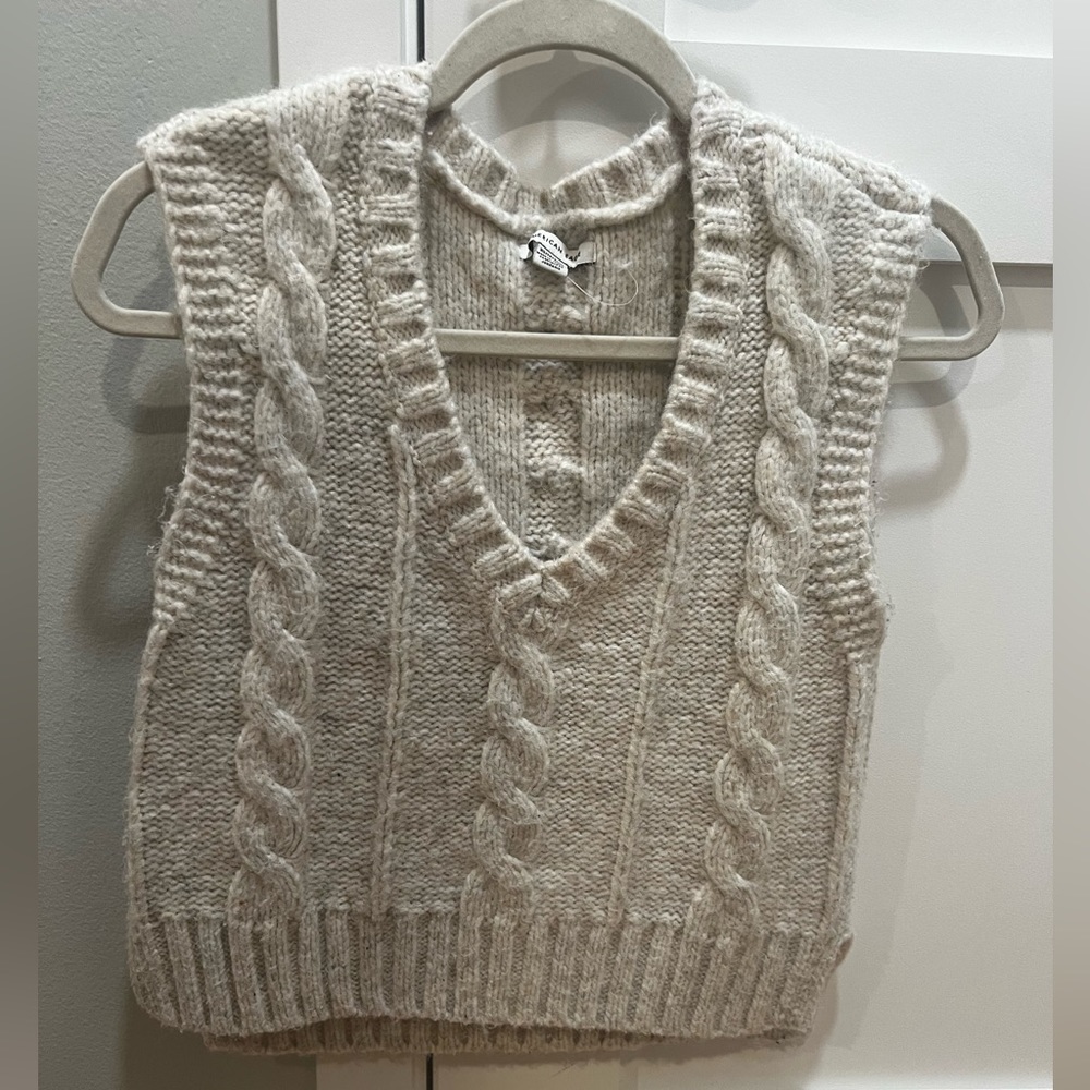 Small American eagle kable knit sleevless vest